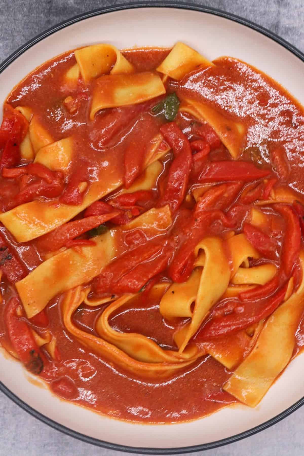 Balsamic pepper pasta in a black and cream pasta bowl.
