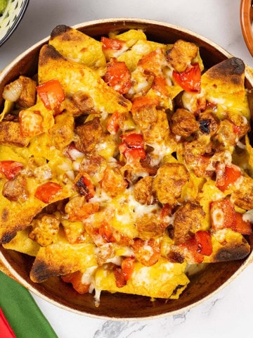Smoky chicken fajita nachos in a stoneware dish.