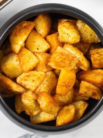 Paprika parmentier potatoes in a black serving bowl.